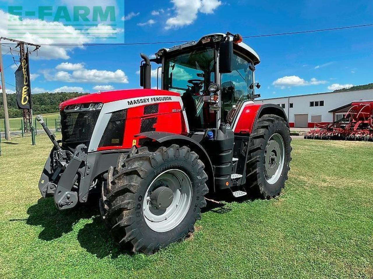 Massey Ferguson 8s.245 dyna-7 exclusive Exclusive - Tracteur agricole: photos 1 Massey Ferguson 8s.245 dyna-7 exclusive Exclusive - Tracteur agricole: photos 1