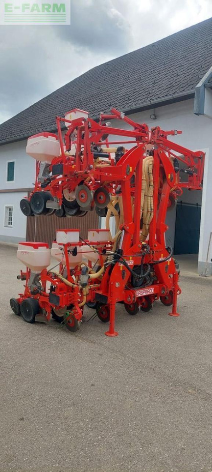 Mustang manta mtr 9-reihig mit fronttank - Semoir monograine: photos 2 Mustang manta mtr 9-reihig mit fronttank - Semoir monograine: photos 2