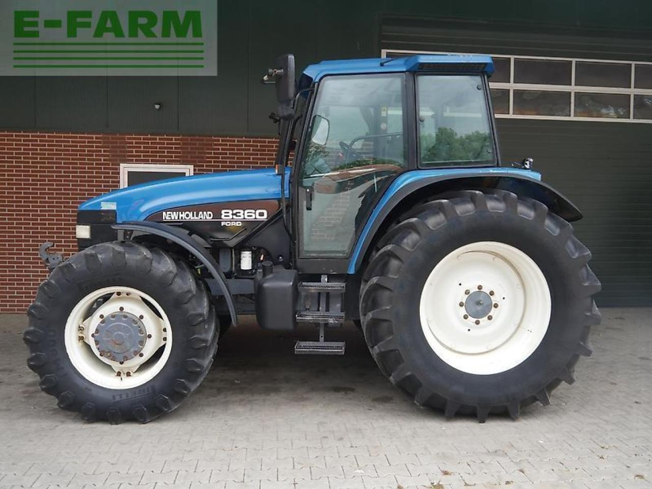 New Holland 8360 range command m135 - Tracteur agricole: photos 4 New Holland 8360 range command m135 - Tracteur agricole: photos 4