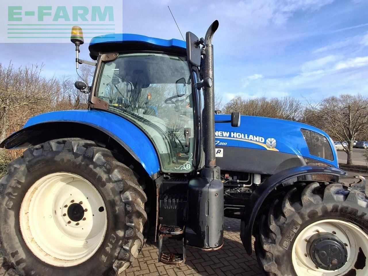 New Holland T7 200 - Tracteur agricole: photos 4 New Holland T7 200 - Tracteur agricole: photos 4