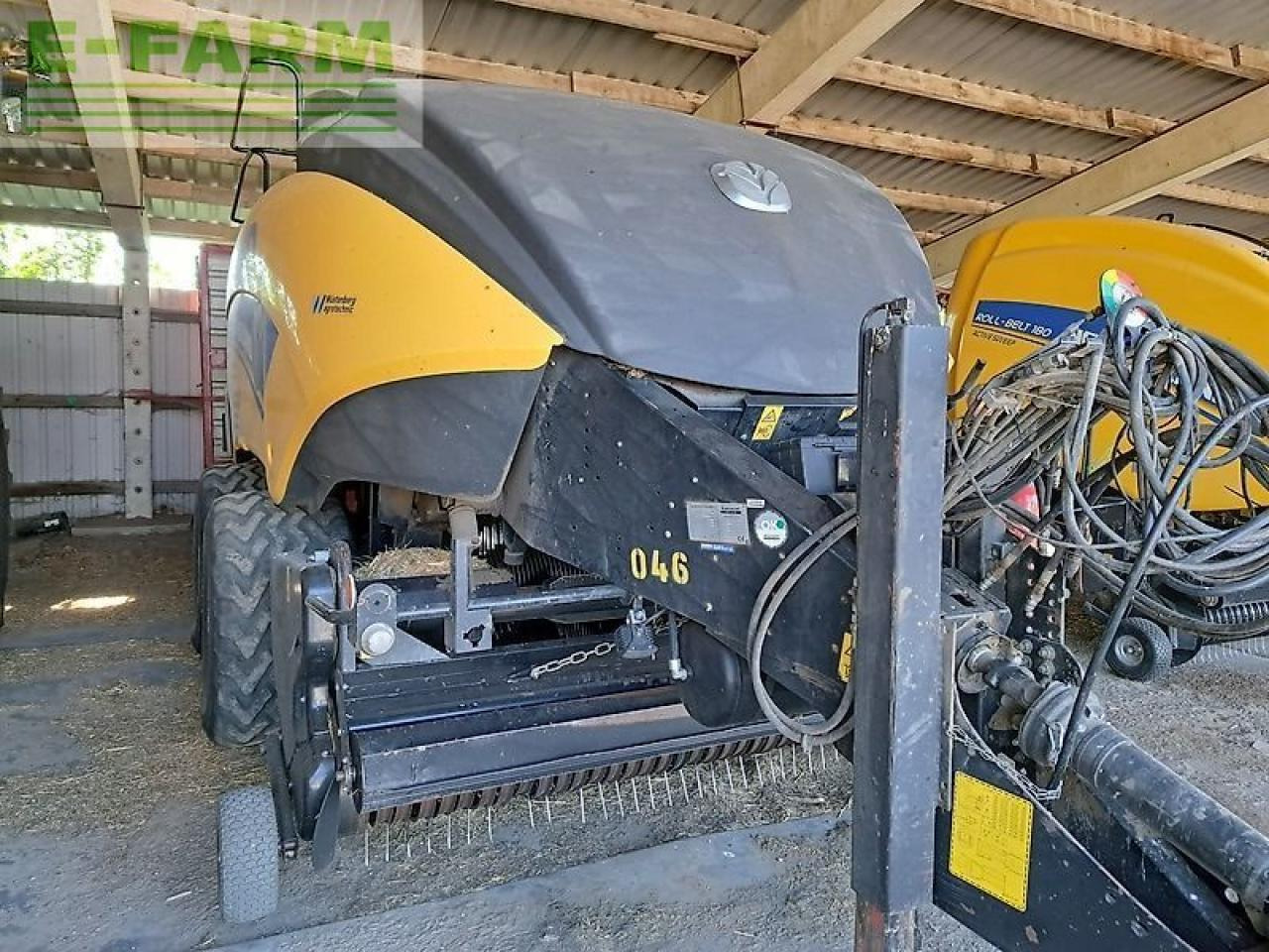 New Holland bb 1290 r - Presse à balles cubiques: photos 1 New Holland bb 1290 r - Presse à balles cubiques: photos 1