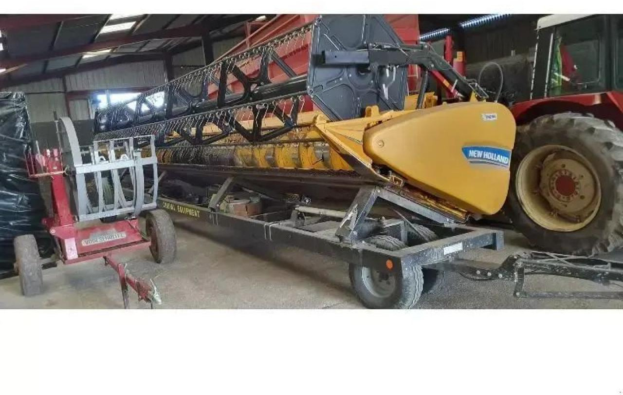 New Holland cr 8.90 - Moissonneuse-batteuse: photos 4 New Holland cr 8.90 - Moissonneuse-batteuse: photos 4