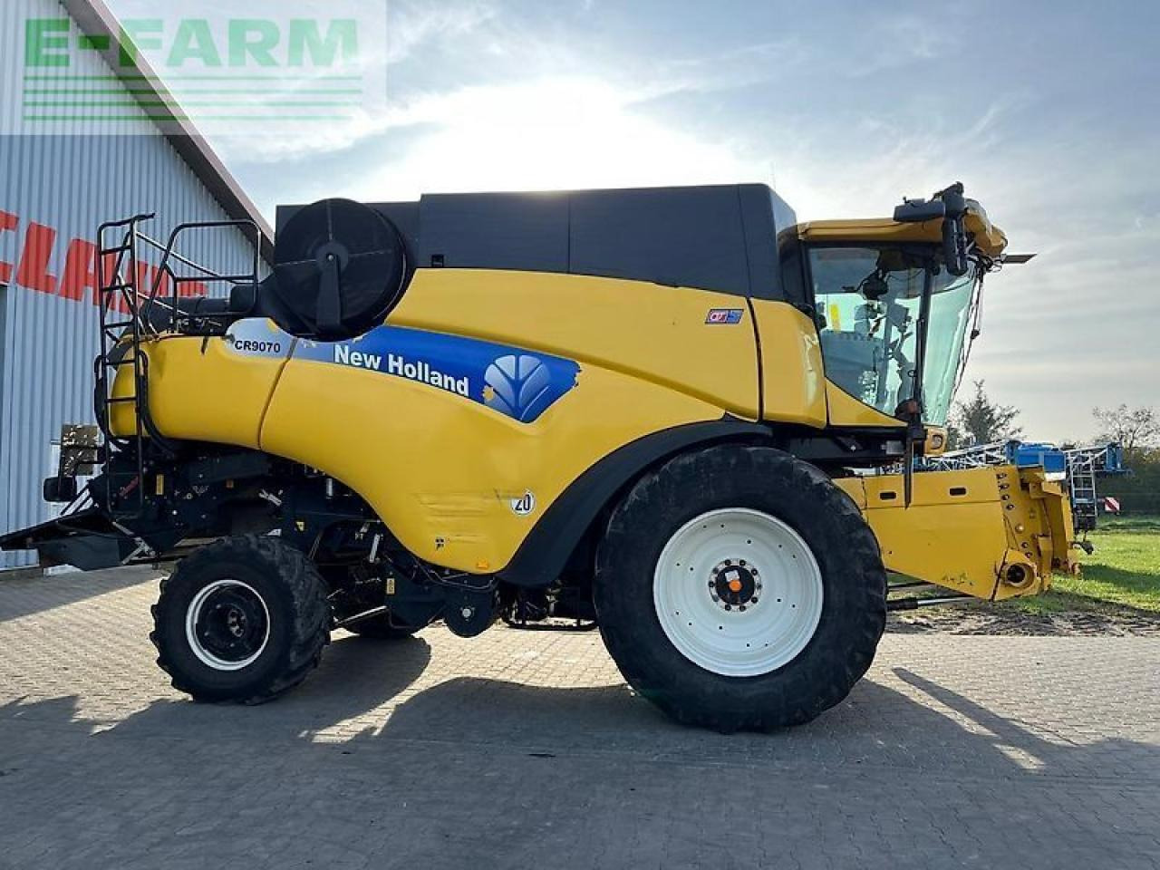 New Holland cr 9070 - Moissonneuse-batteuse: photos 4 New Holland cr 9070 - Moissonneuse-batteuse: photos 4