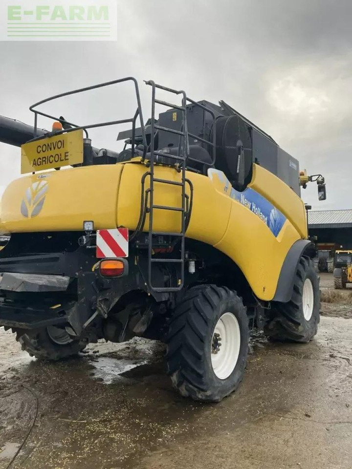 New Holland cr 9070 - Moissonneuse-batteuse: photos 4 New Holland cr 9070 - Moissonneuse-batteuse: photos 4
