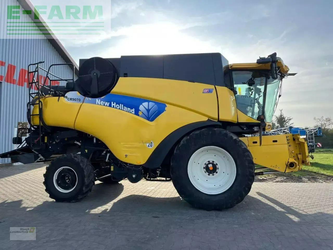 New Holland cr 9070 - Moissonneuse-batteuse: photos 4 New Holland cr 9070 - Moissonneuse-batteuse: photos 4