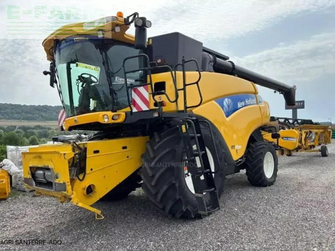 New Holland cr 9070 - Moissonneuse-batteuse: photos 3 New Holland cr 9070 - Moissonneuse-batteuse: photos 3