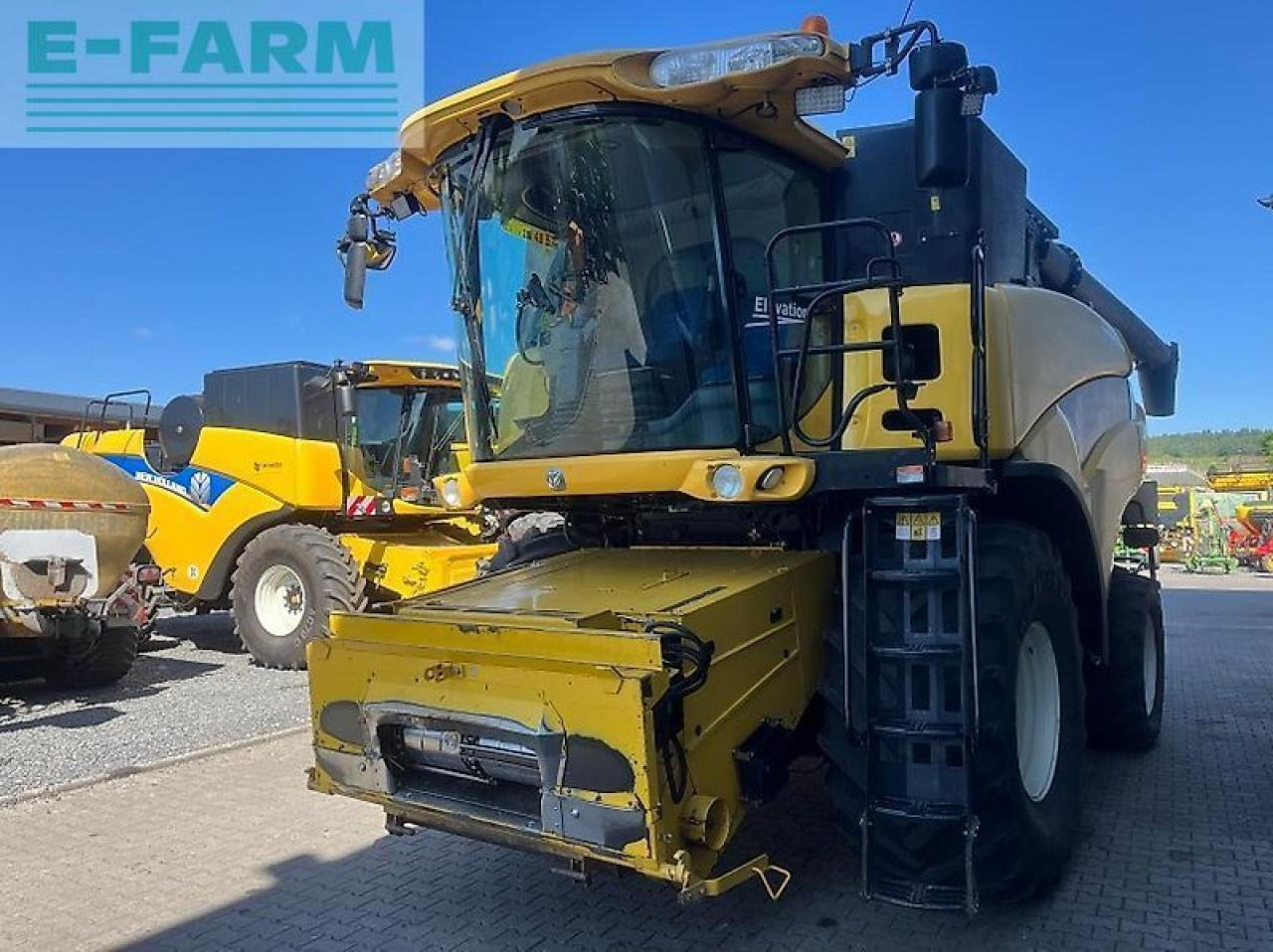 New Holland cr 9070 elevation - Moissonneuse-batteuse: photos 2 New Holland cr 9070 elevation - Moissonneuse-batteuse: photos 2