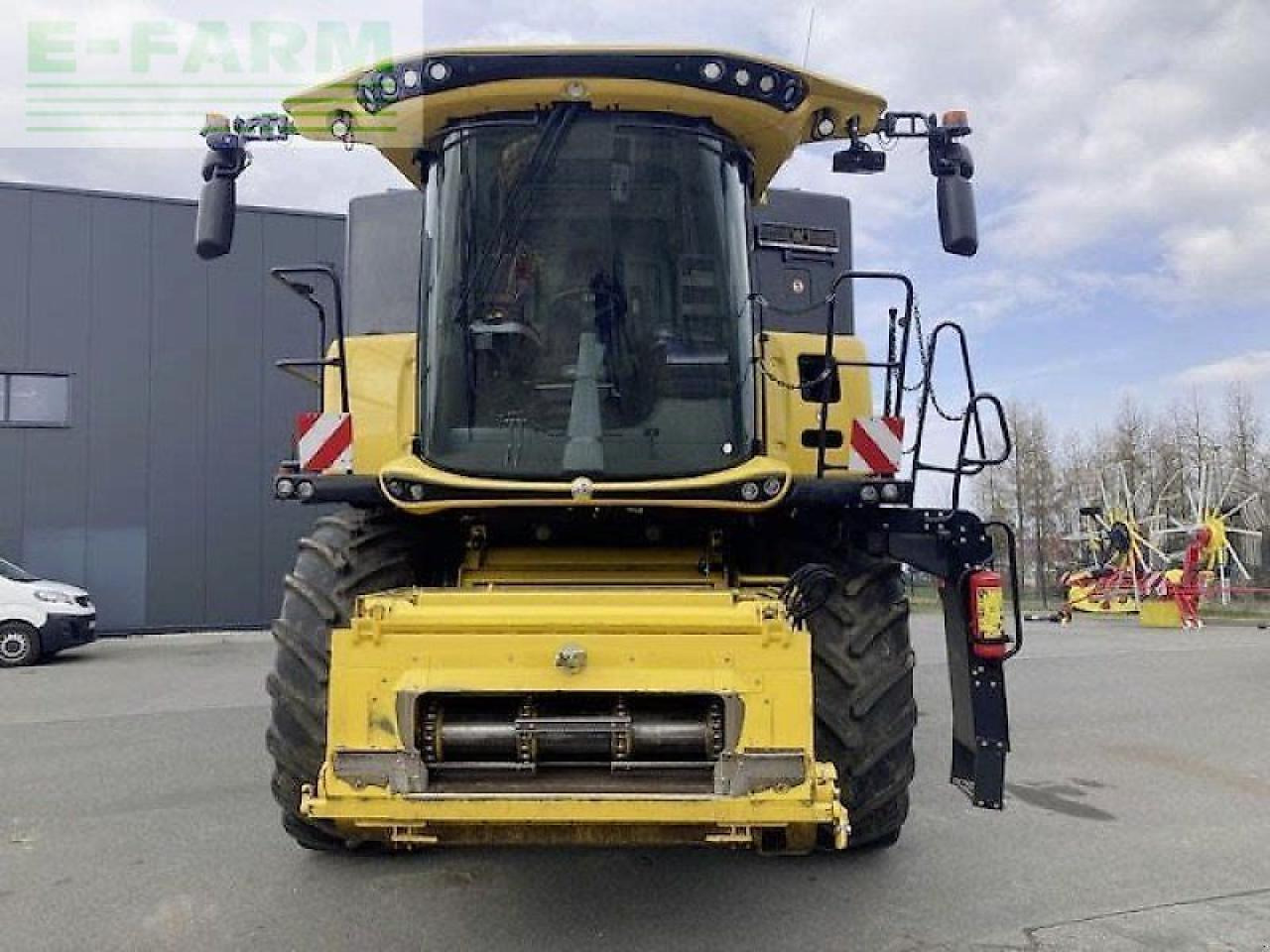 New Holland cr8.90 - Moissonneuse-batteuse: photos 3 New Holland cr8.90 - Moissonneuse-batteuse: photos 3