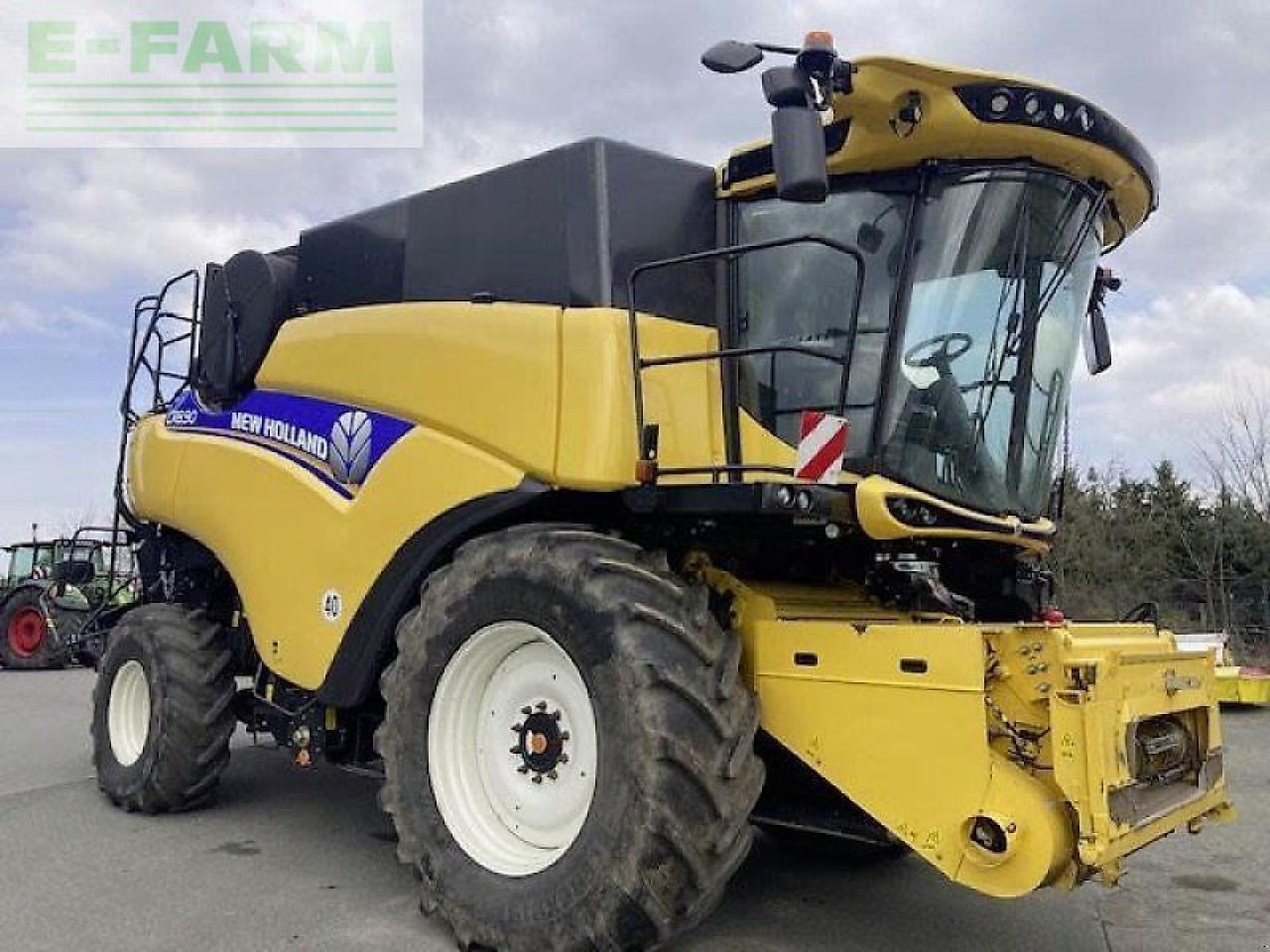 New Holland cr8.90 - Moissonneuse-batteuse: photos 4 New Holland cr8.90 - Moissonneuse-batteuse: photos 4