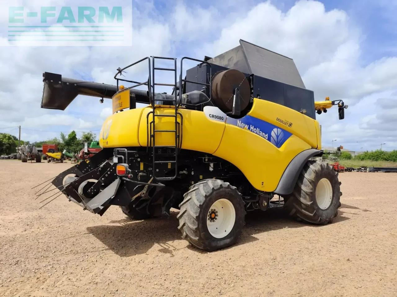 New Holland cr9080 - Moissonneuse-batteuse: photos 2 New Holland cr9080 - Moissonneuse-batteuse: photos 2