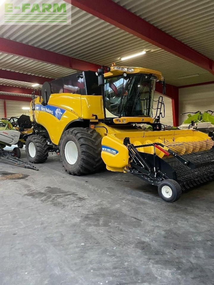 New Holland cx 8080 - Moissonneuse-batteuse: photos 1 New Holland cx 8080 - Moissonneuse-batteuse: photos 1