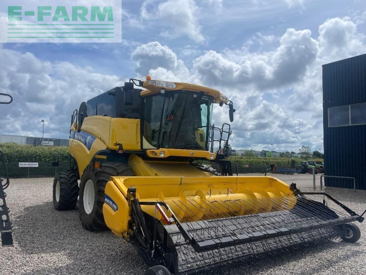 New Holland cx 8080 - Moissonneuse-batteuse: photos 5 New Holland cx 8080 - Moissonneuse-batteuse: photos 5