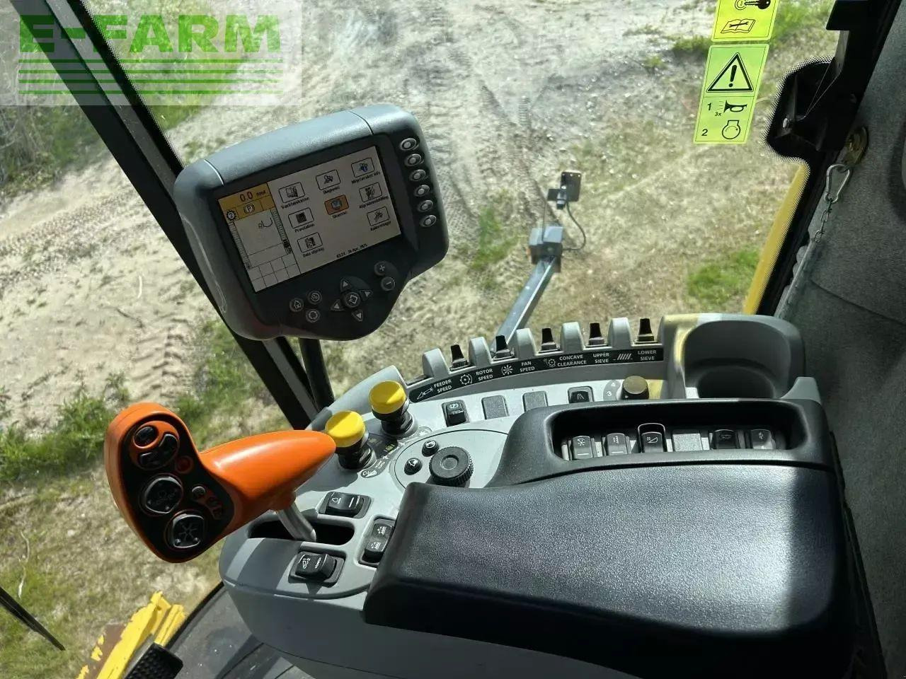 New Holland cx 8090 - Moissonneuse-batteuse: photos 5 New Holland cx 8090 - Moissonneuse-batteuse: photos 5