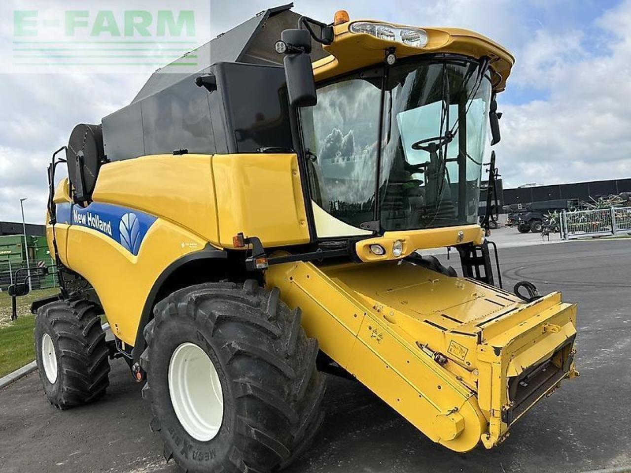 New Holland cx 8090 - Moissonneuse-batteuse: photos 4 New Holland cx 8090 - Moissonneuse-batteuse: photos 4