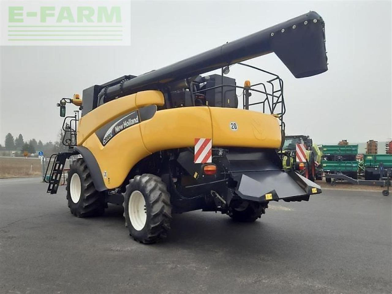 New Holland gebr. mähdrescher new holland - Moissonneuse-batteuse: photos 2 New Holland gebr. mähdrescher new holland - Moissonneuse-batteuse: photos 2