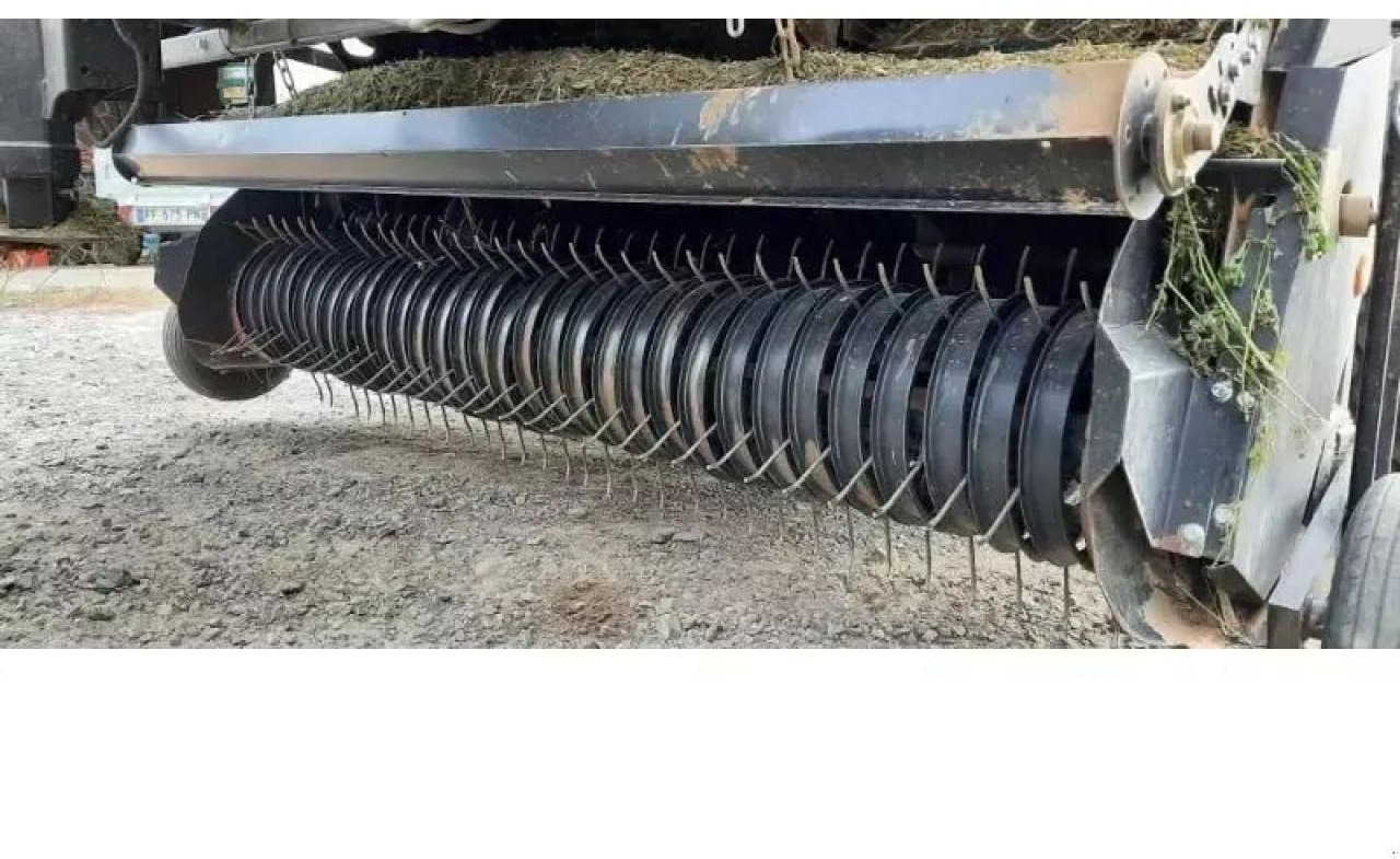New Holland roll-belt180 - Presse à balles cubiques: photos 5 New Holland roll-belt180 - Presse à balles cubiques: photos 5