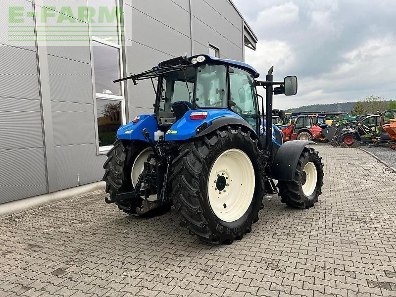 New Holland t 5.95 - Tracteur agricole: photos 3 New Holland t 5.95 - Tracteur agricole: photos 3