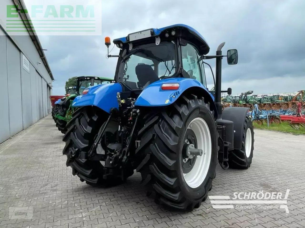 New Holland t 7.270 autocommand - Tracteur agricole: photos 3 New Holland t 7.270 autocommand - Tracteur agricole: photos 3