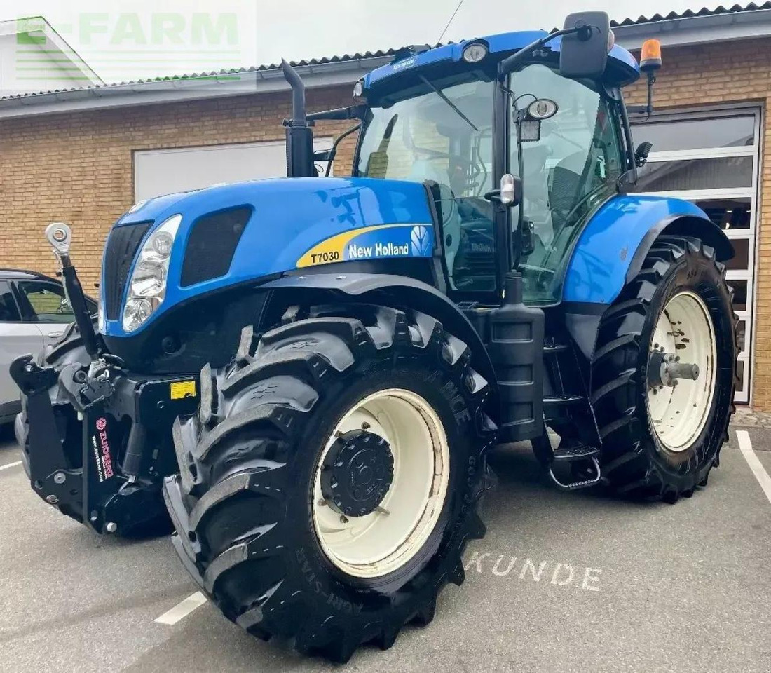 New Holland t 7030 - Tracteur agricole: photos 1 New Holland t 7030 - Tracteur agricole: photos 1