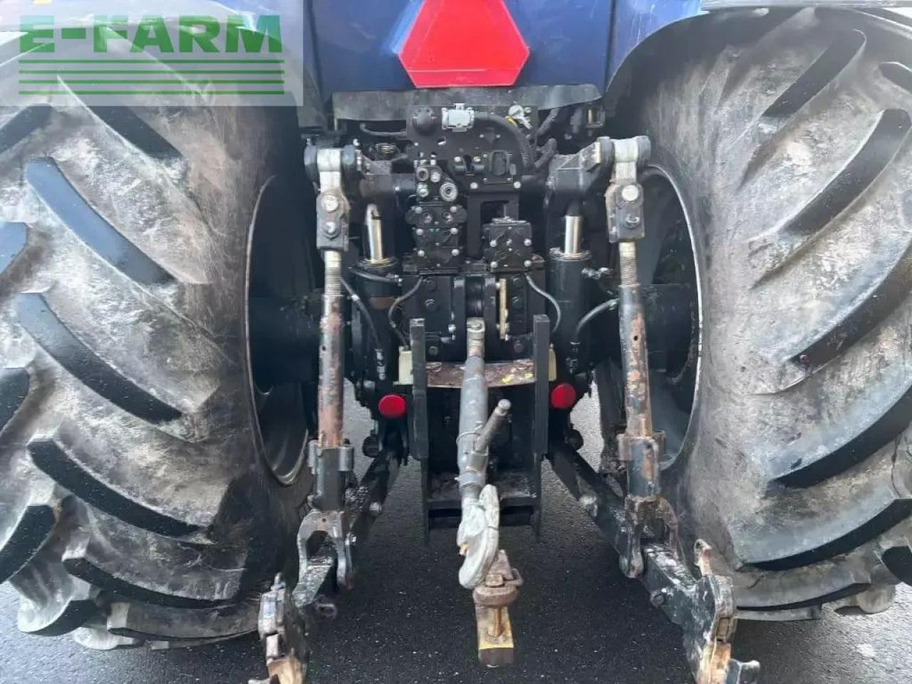 New Holland t 8.410 - Tracteur agricole: photos 4 New Holland t 8.410 - Tracteur agricole: photos 4