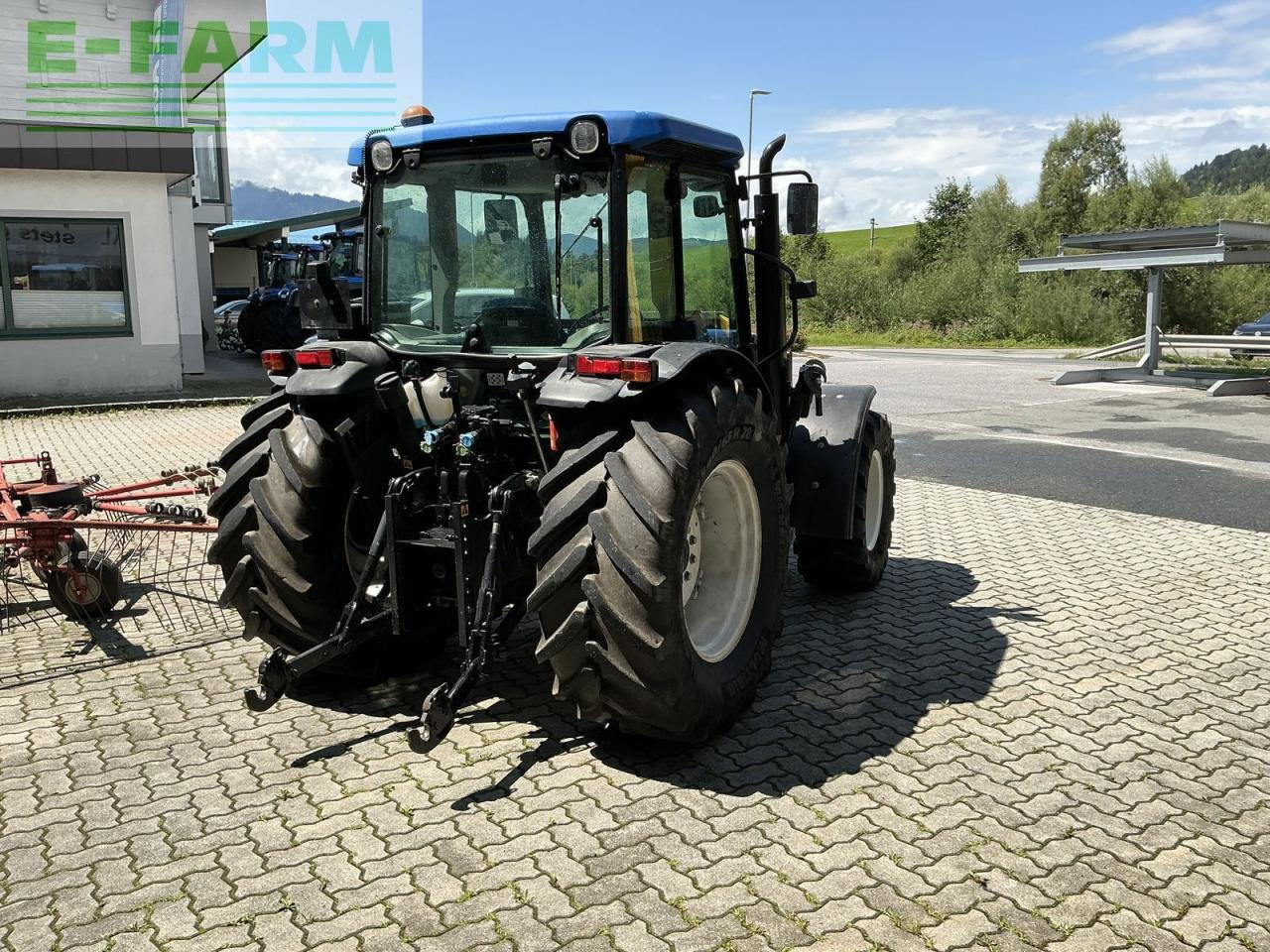 New Holland t4020 deluxe Deluxe - Tracteur agricole: photos 5 New Holland t4020 deluxe Deluxe - Tracteur agricole: photos 5