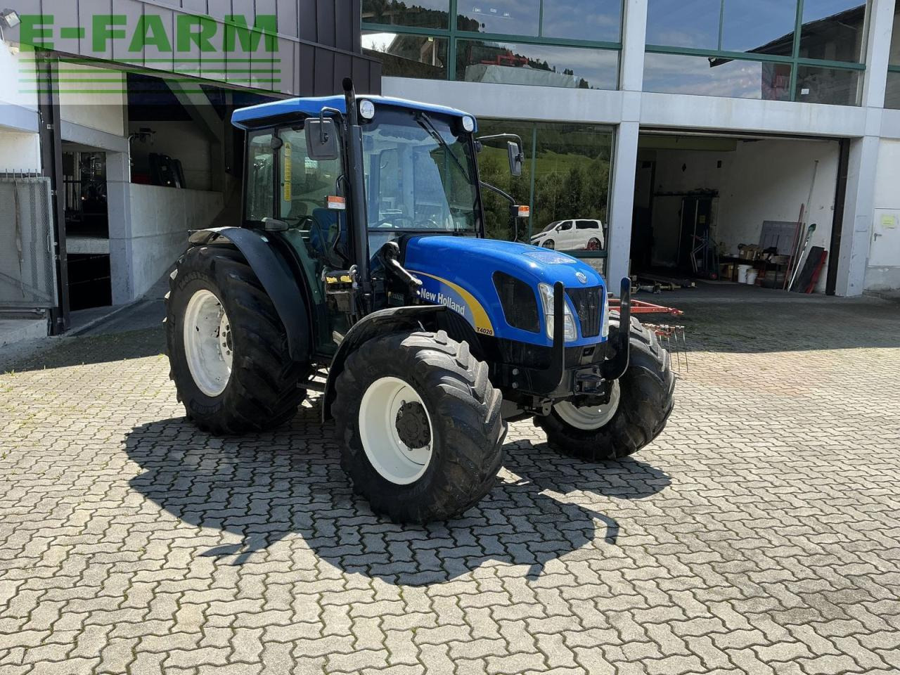 New Holland t4020 deluxe Deluxe - Tracteur agricole: photos 2 New Holland t4020 deluxe Deluxe - Tracteur agricole: photos 2