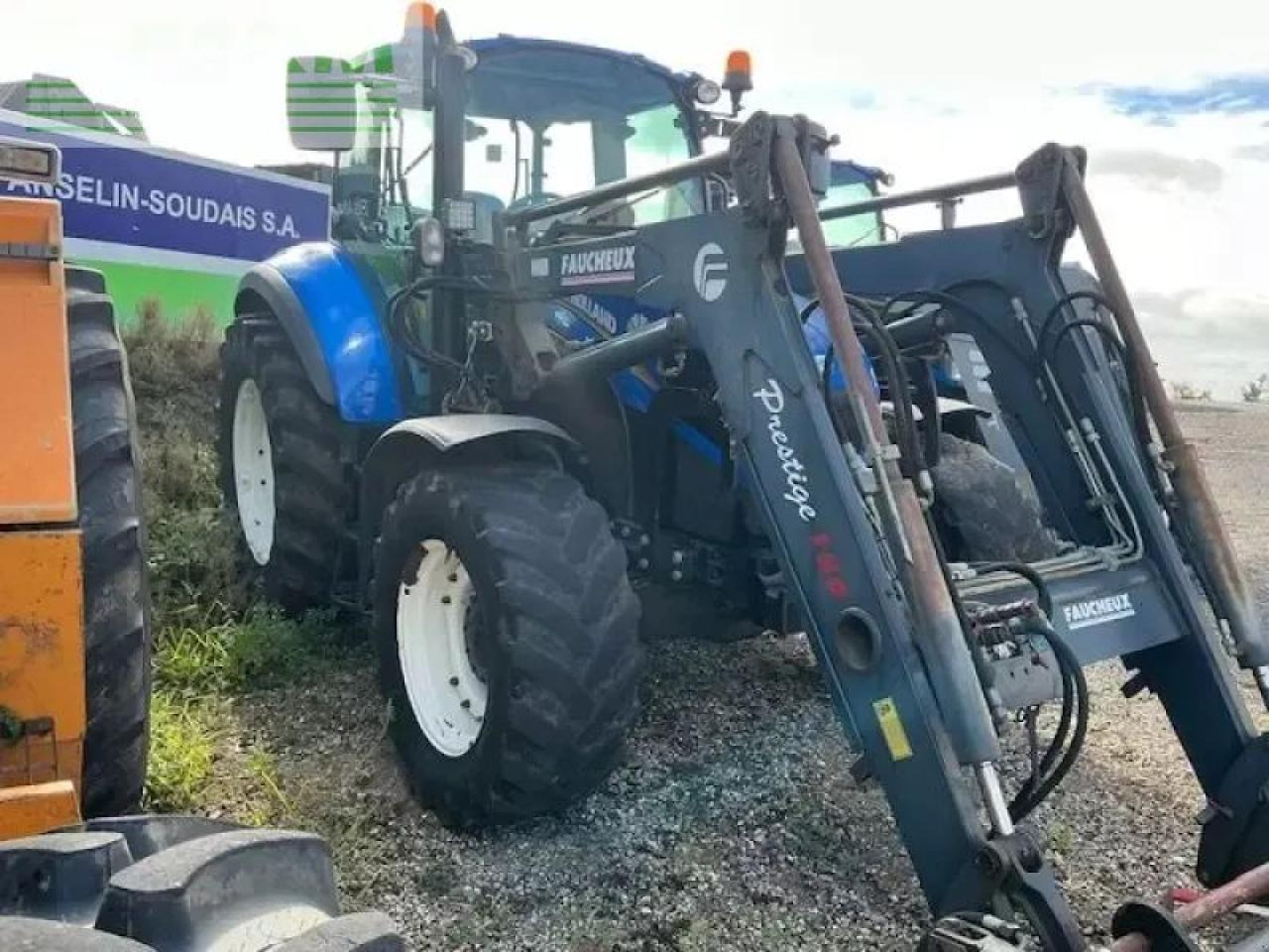 New Holland t5.105 - Tracteur agricole: photos 3 New Holland t5.105 - Tracteur agricole: photos 3