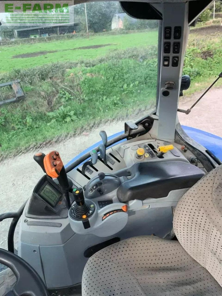 New Holland t6.125 electrocommand t4b - Tracteur agricole: photos 4 New Holland t6.125 electrocommand t4b - Tracteur agricole: photos 4