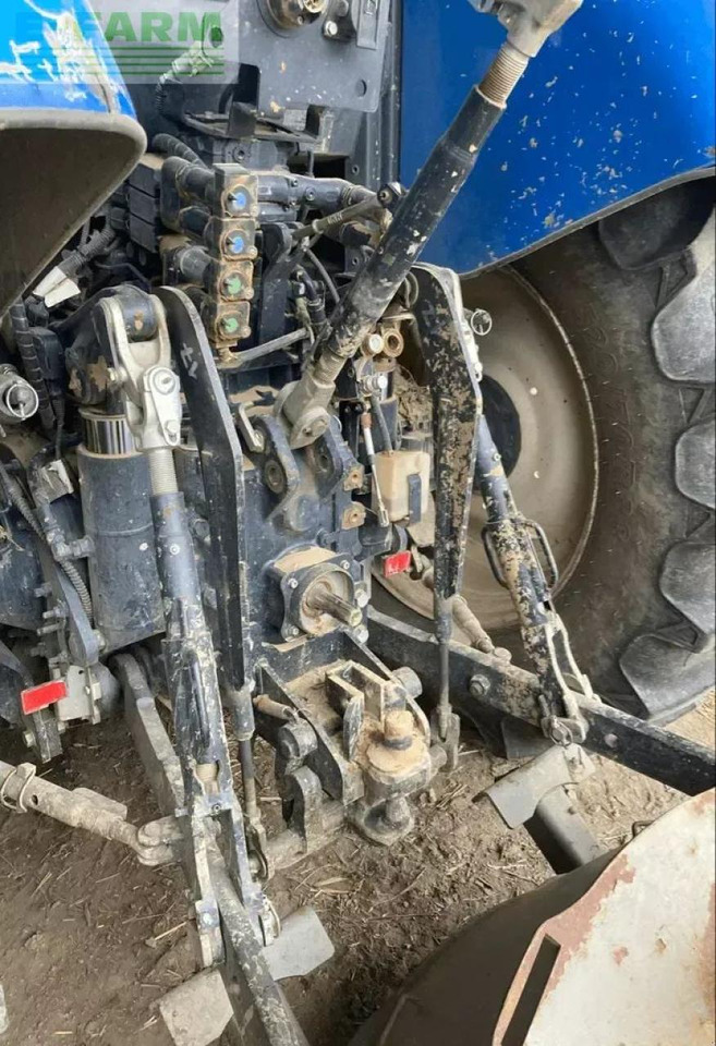 New Holland t6.175 autocommand t4b - Tracteur agricole: photos 4 New Holland t6.175 autocommand t4b - Tracteur agricole: photos 4