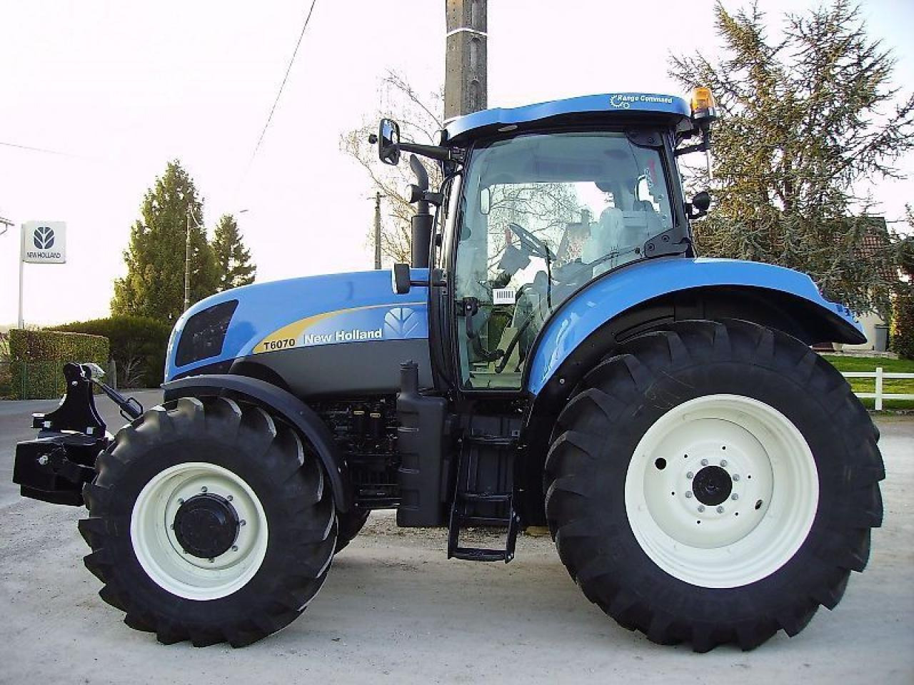 New Holland t6070 range & power command - Tracteur agricole: photos 1 New Holland t6070 range & power command - Tracteur agricole: photos 1