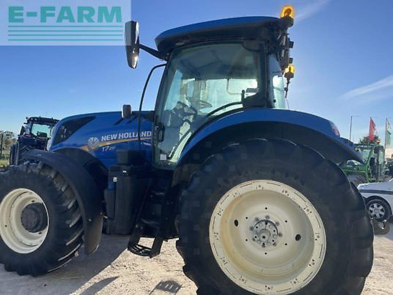 New Holland t7.210 - Tracteur agricole: photos 4 New Holland t7.210 - Tracteur agricole: photos 4