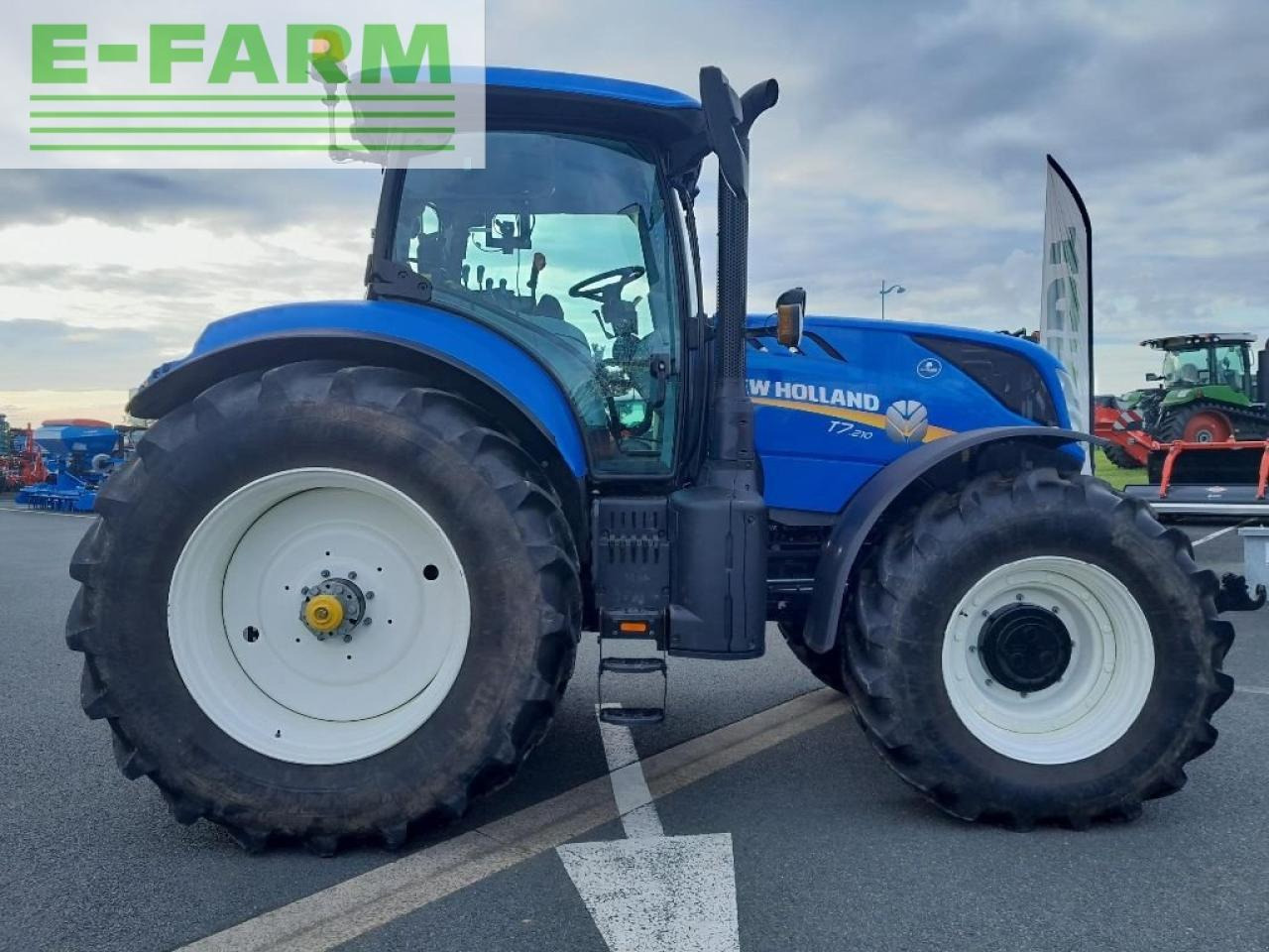 New Holland t7.210 pc - Tracteur agricole: photos 2 New Holland t7.210 pc - Tracteur agricole: photos 2