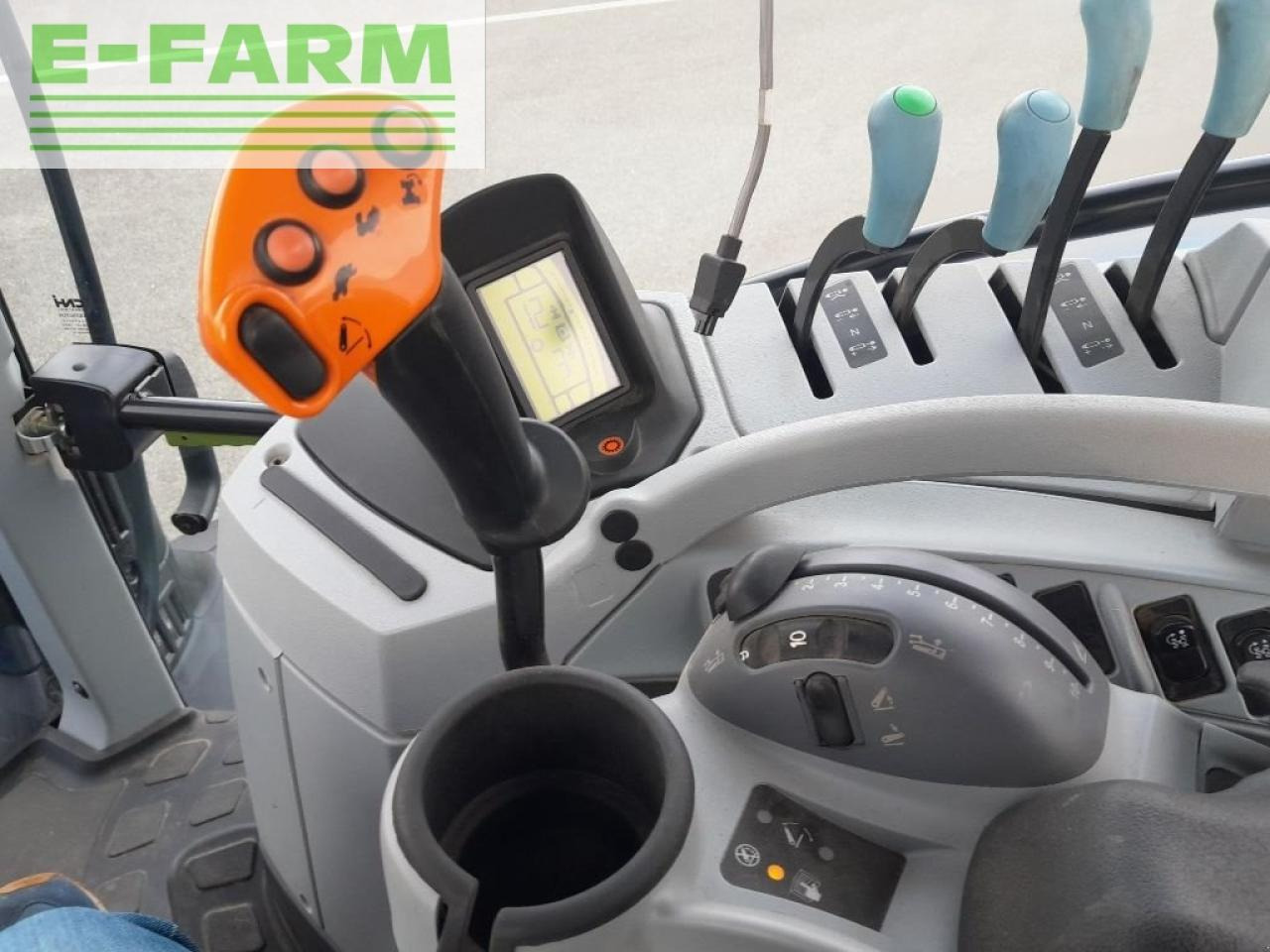 New Holland t7.210 pc - Tracteur agricole: photos 5 New Holland t7.210 pc - Tracteur agricole: photos 5