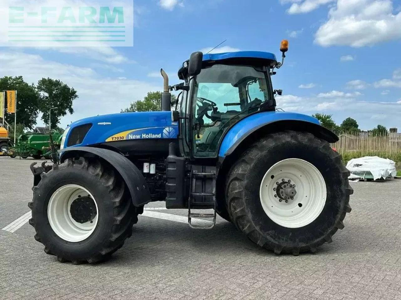 New Holland t7030 autocommand - Tracteur agricole: photos 4 New Holland t7030 autocommand - Tracteur agricole: photos 4