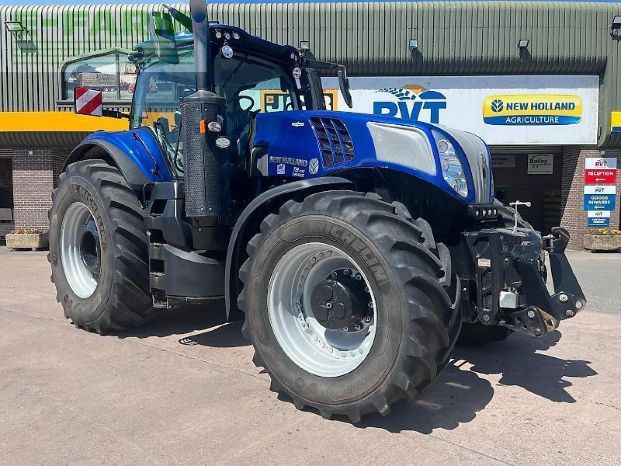 New Holland t8.435 - Tracteur agricole: photos 1 New Holland t8.435 - Tracteur agricole: photos 1