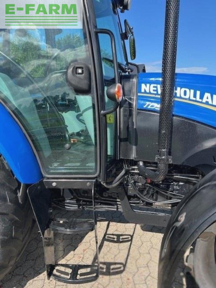 New Holland td5.115 med frontlift - Tracteur agricole: photos 4 New Holland td5.115 med frontlift - Tracteur agricole: photos 4