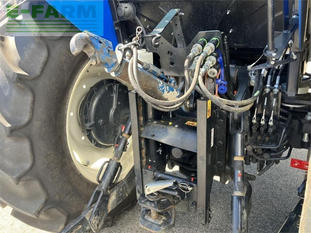 Tracteur agricole New Holland td5.85: photos 23