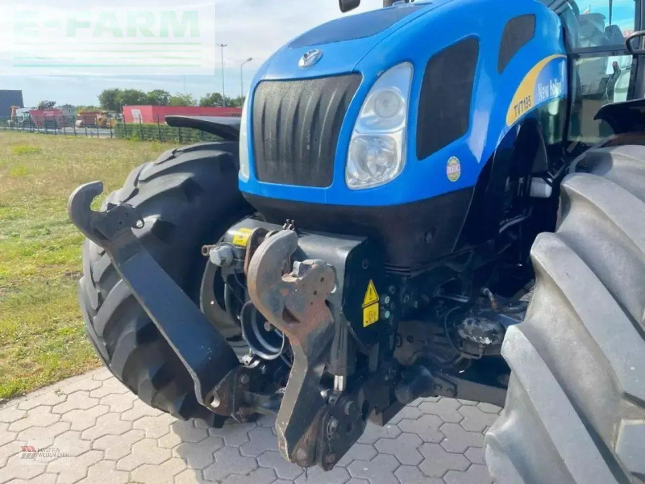 New Holland tvt 195 mit frontzapfwelle - Tracteur agricole: photos 2 New Holland tvt 195 mit frontzapfwelle - Tracteur agricole: photos 2
