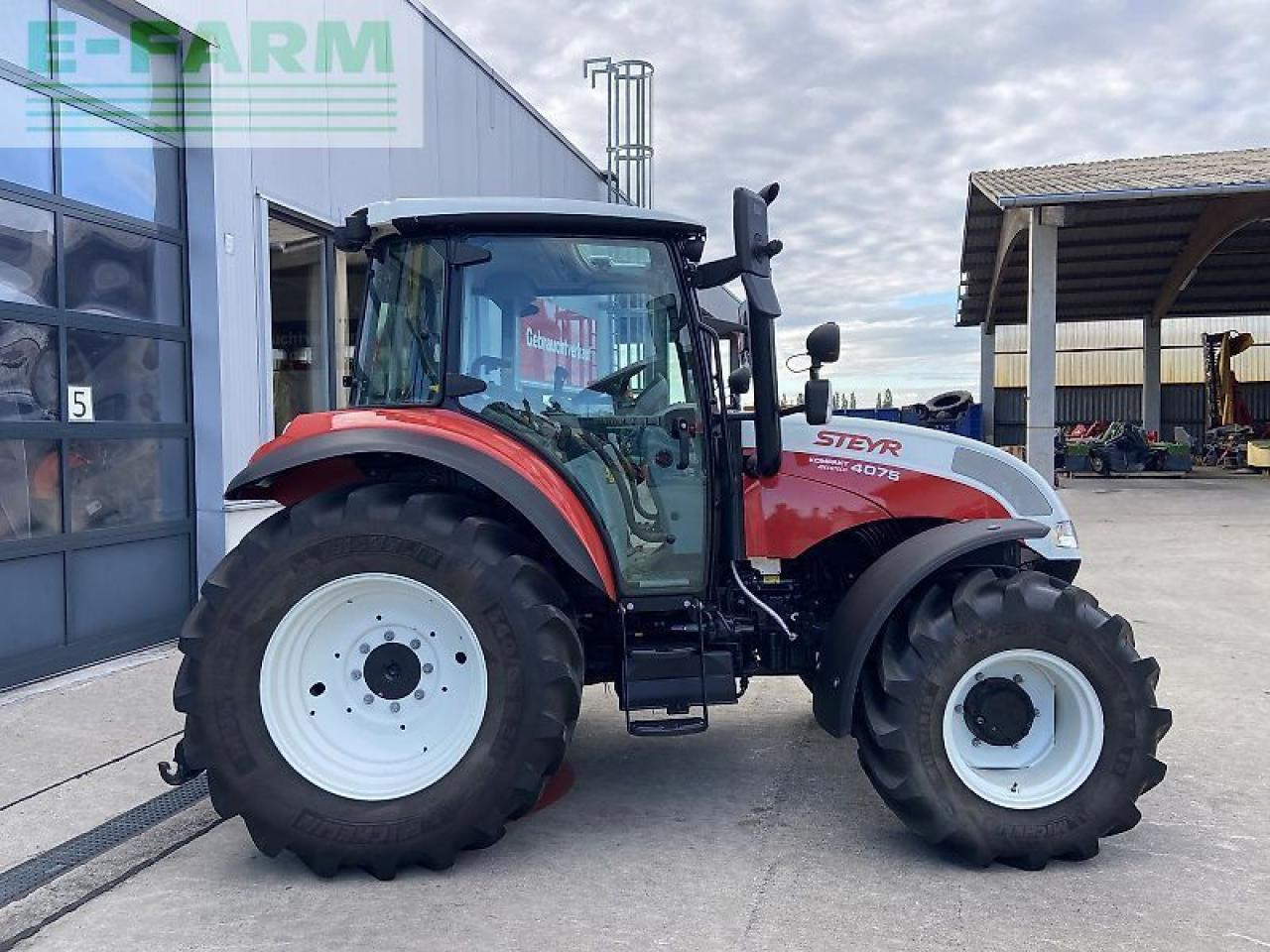 Steyr 4075 kompakt - Tracteur agricole: photos 4 Steyr 4075 kompakt - Tracteur agricole: photos 4