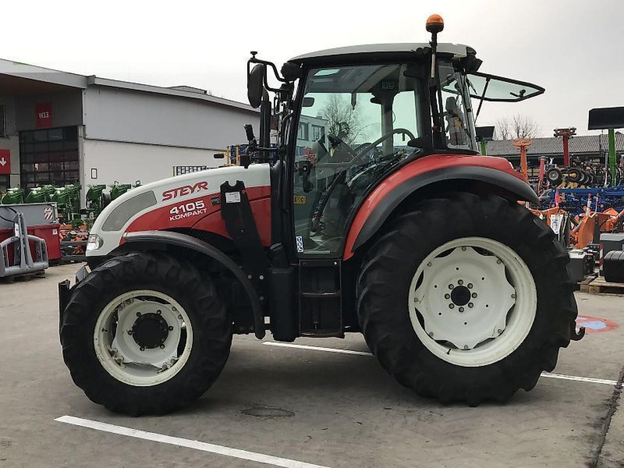 Steyr kompakt 4105 basis - Tracteur agricole: photos 4 Steyr kompakt 4105 basis - Tracteur agricole: photos 4