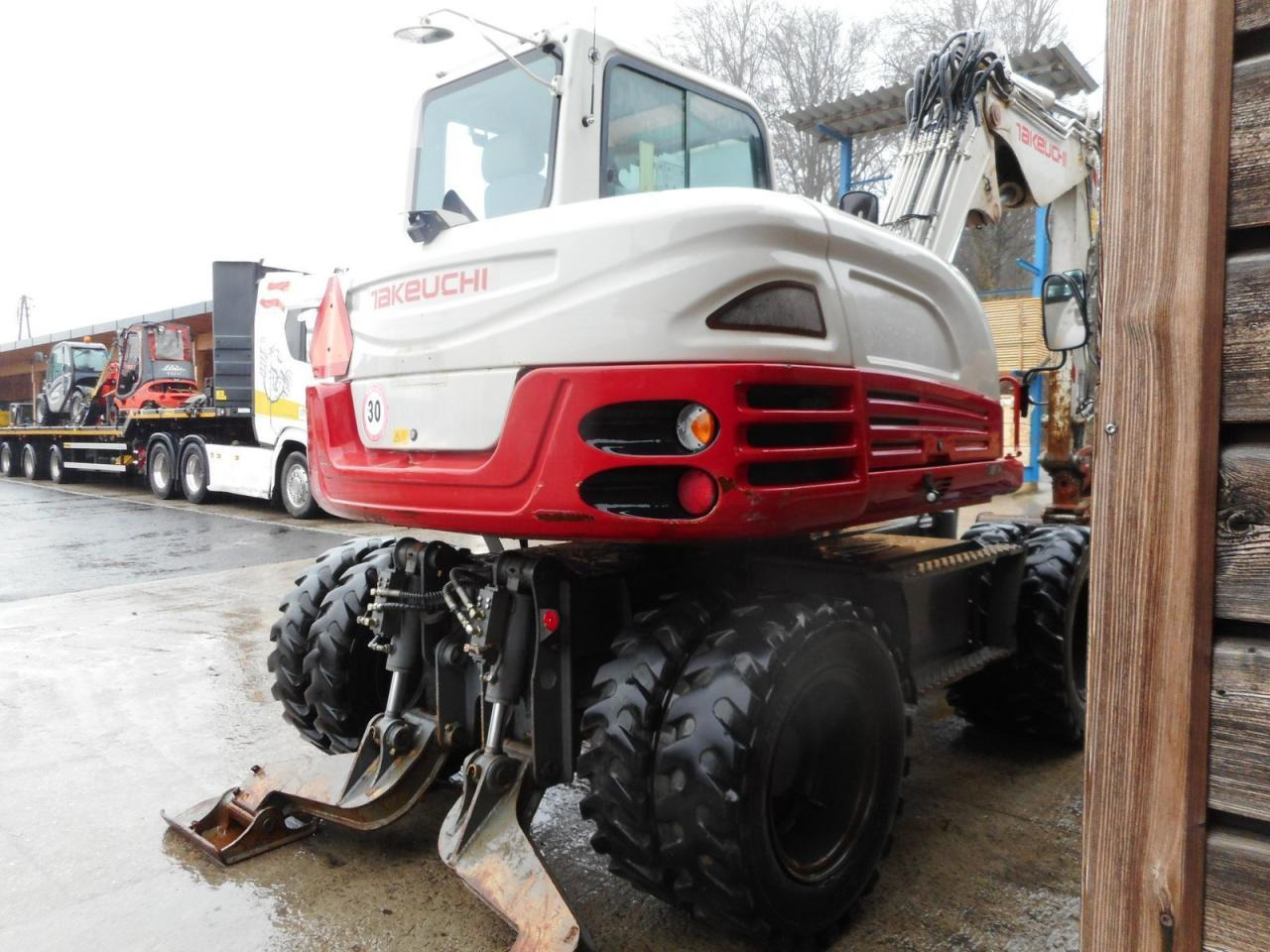 Takeuchi tb295w mit vollausstattung u. 3 löffel ( zentra - Pelle sur pneus: photos 4 Takeuchi tb295w mit vollausstattung u. 3 löffel ( zentra - Pelle sur pneus: photos 4