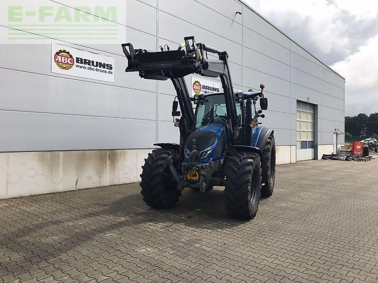 Valtra g135 - Tracteur agricole: photos 1 Valtra g135 - Tracteur agricole: photos 1