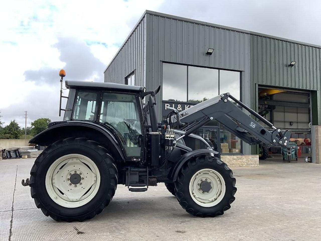 Valtra n103 hi tech (st23719) - Tracteur agricole: photos 2 Valtra n103 hi tech (st23719) - Tracteur agricole: photos 2