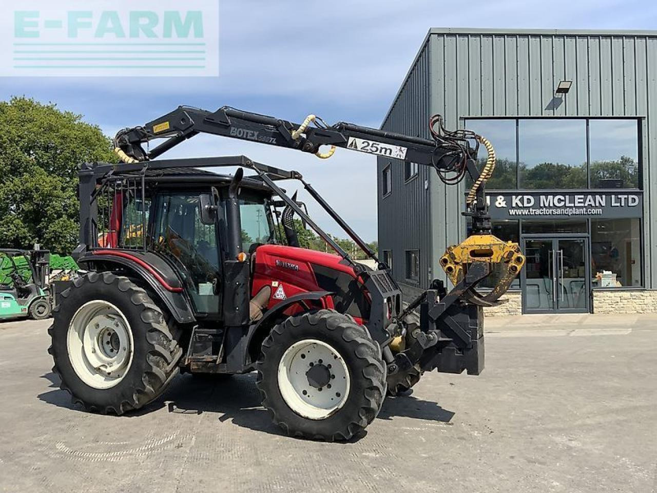 Valtra n123 hi tech tractor with roof mounted botex 560tl crane (st23285) - Tracteur agricole: photos 3 Valtra n123 hi tech tractor with roof mounted botex 560tl crane (st23285) - Tracteur agricole: photos 3