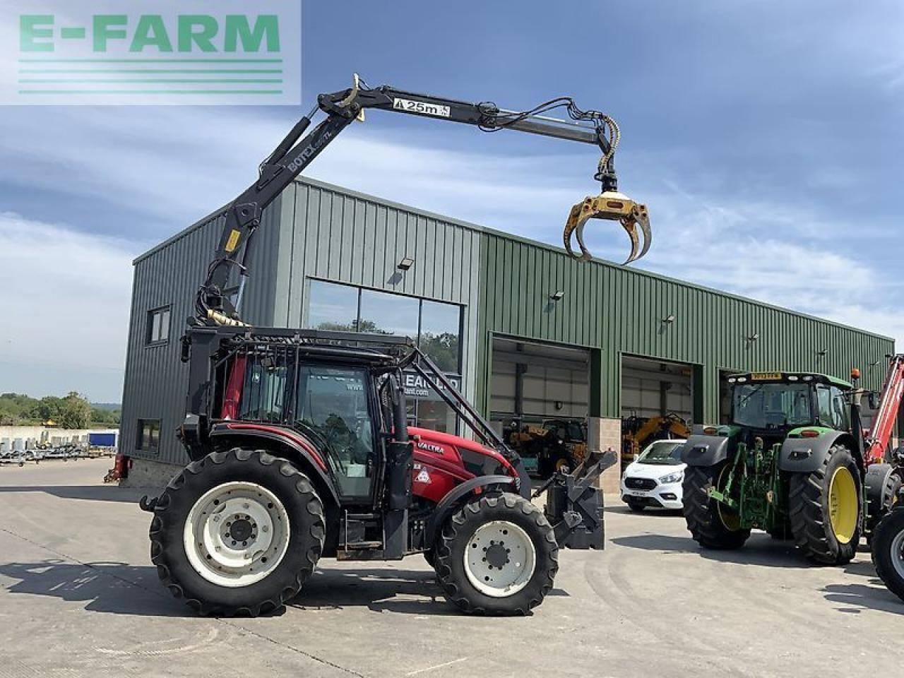 Valtra n123 hi tech tractor with roof mounted botex 560tl crane (st23285) - Tracteur agricole: photos 1 Valtra n123 hi tech tractor with roof mounted botex 560tl crane (st23285) - Tracteur agricole: photos 1