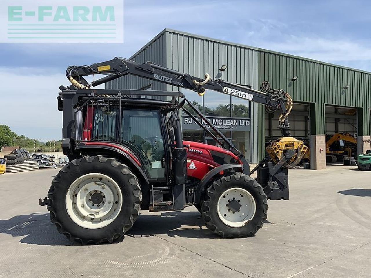 Valtra n123 hi tech tractor with roof mounted botex 560tl crane (st23285) - Tracteur agricole: photos 2 Valtra n123 hi tech tractor with roof mounted botex 560tl crane (st23285) - Tracteur agricole: photos 2