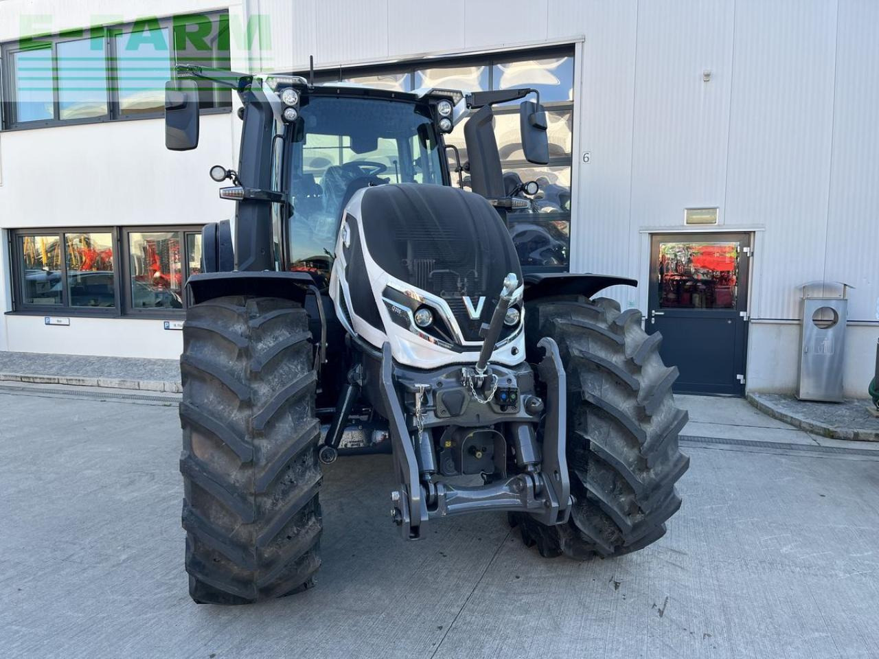 Valtra q305 - Tracteur agricole: photos 2 Valtra q305 - Tracteur agricole: photos 2