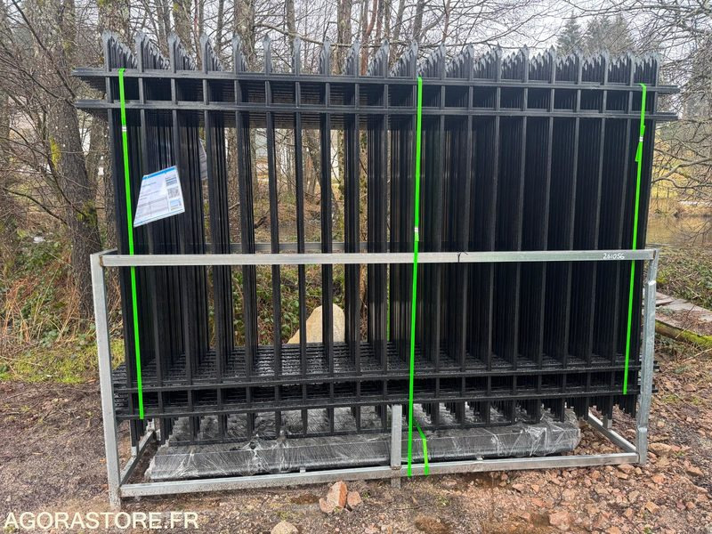 20 Grille de clôture grille barreaudée Lot n*1 - Outil/ Équipement: photos 1 20 Grille de clôture grille barreaudée Lot n*1 - Outil/ Équipement: photos 1