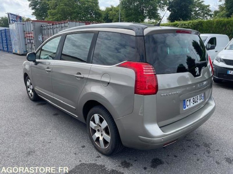 5008 STYLE 1.6 HDI 115cv 7PL- 08/2013/- 226500KM - Voiture: photos 2 5008 STYLE 1.6 HDI 115cv 7PL- 08/2013/- 226500KM - Voiture: photos 2