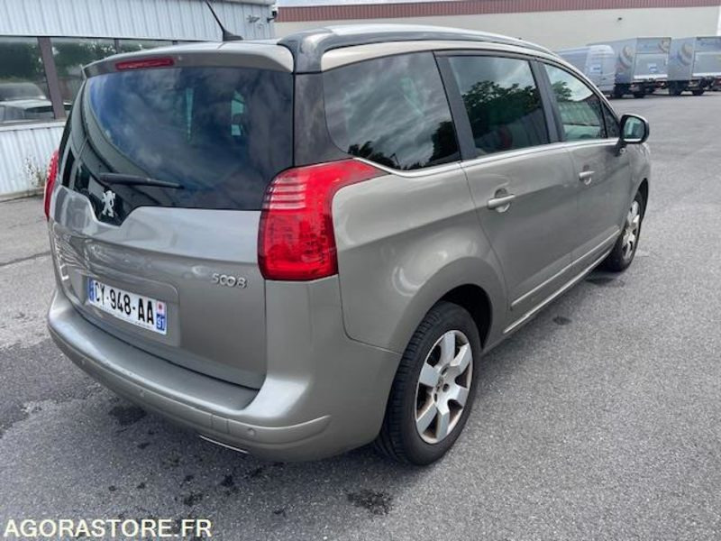 5008 STYLE 1.6 HDI 115cv 7PL- 08/2013/- 226500KM - Voiture: photos 3 5008 STYLE 1.6 HDI 115cv 7PL- 08/2013/- 226500KM - Voiture: photos 3